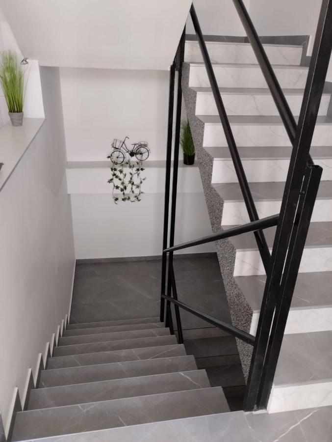 Apartman Zagreb , With Balcony And Free Parking Esterno foto