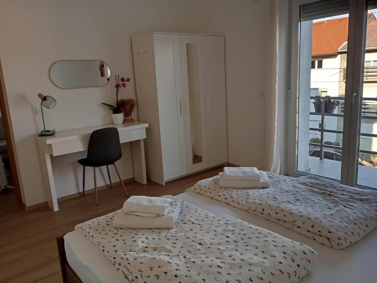 Apartman Zagreb , With Balcony And Free Parking Esterno foto